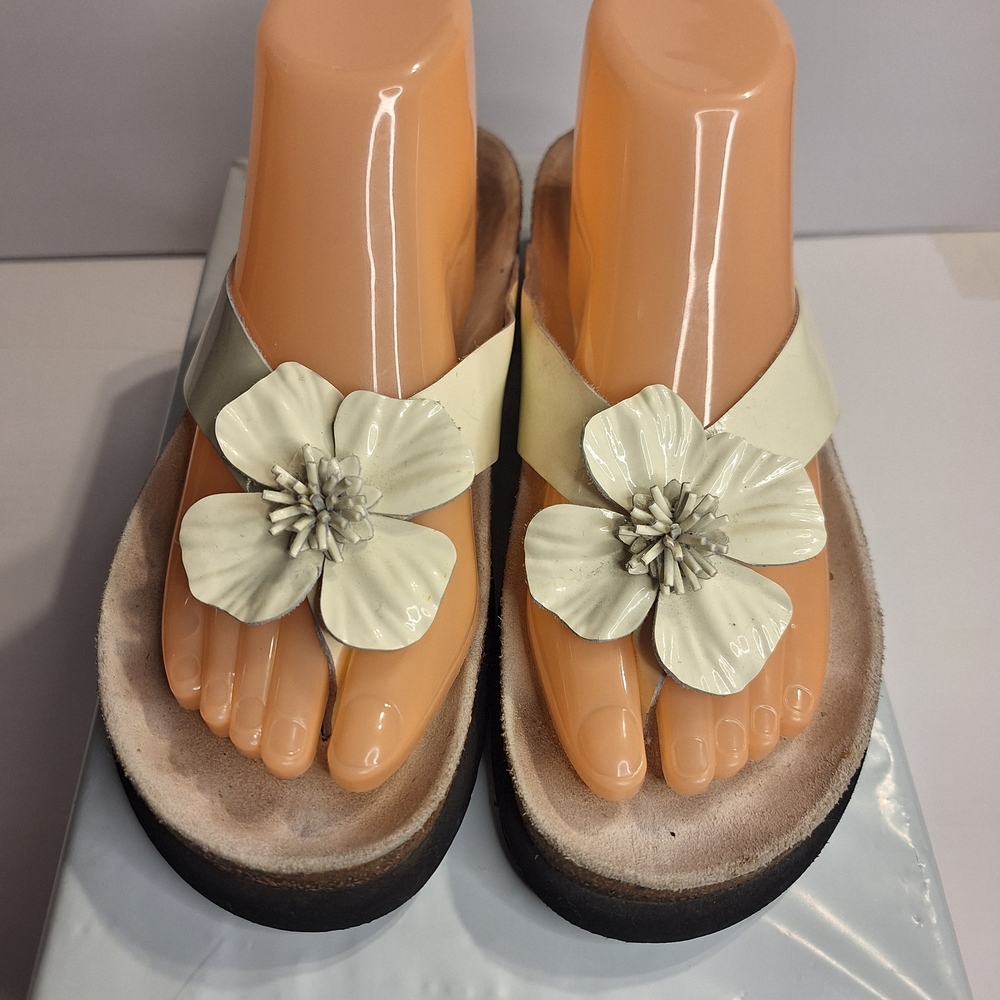 Mephisto Air Relax Thong Off White Leather Women's Sandals. Size 39 US 9